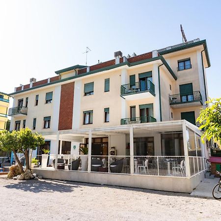 Hotel Regina Caorle Buitenkant foto