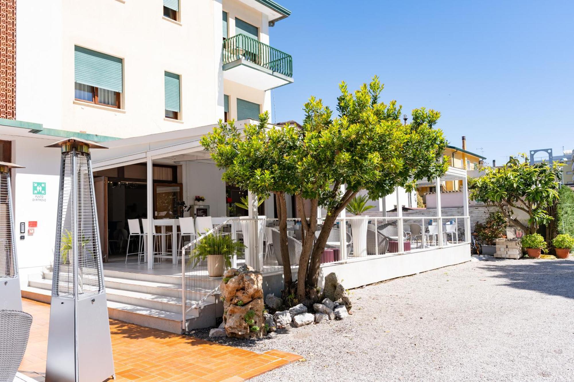 Hotel Regina Caorle Buitenkant foto